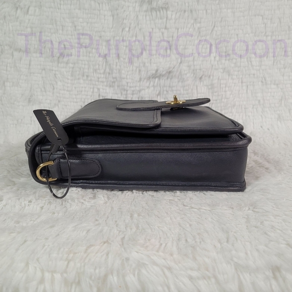 SOLD!!! Navy, Vintage Coach Station Bag #5130 - Picture 4 of 9